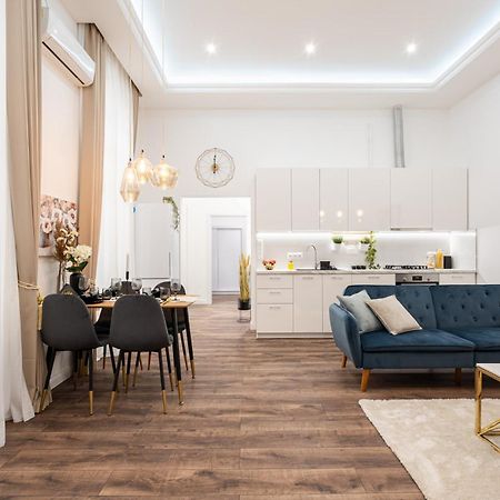 Blue Velvet Luxury Apartment Budapest Bagian luar foto